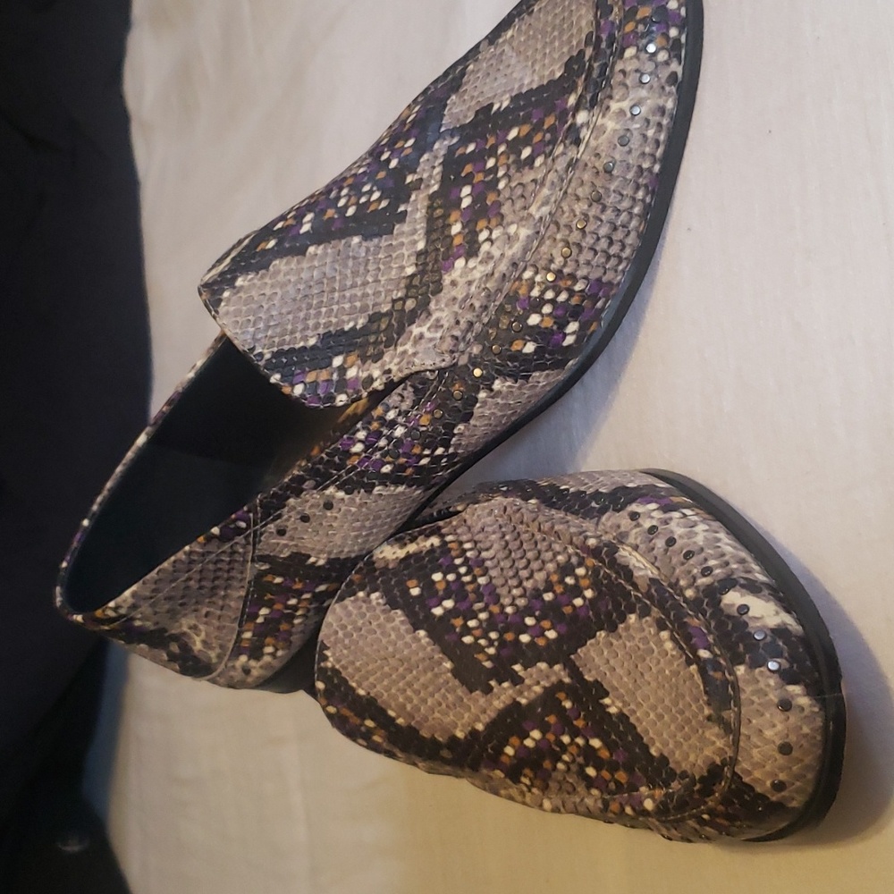 Snake print loafer